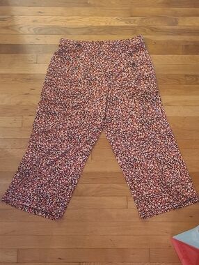 Robert Louis Women's Ankle Cropped Pants - Red Mix Floral Print